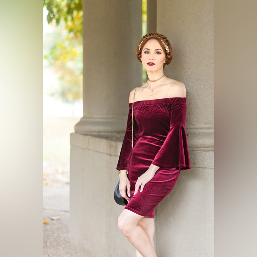 ✨HP✨ Gianni Bini Off-Shoulder Velvet Dress Bell sleeve in Ruby Red size L (NWT)